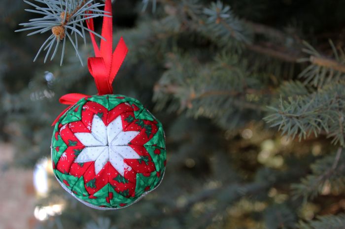 Hanging ornament christmas tree